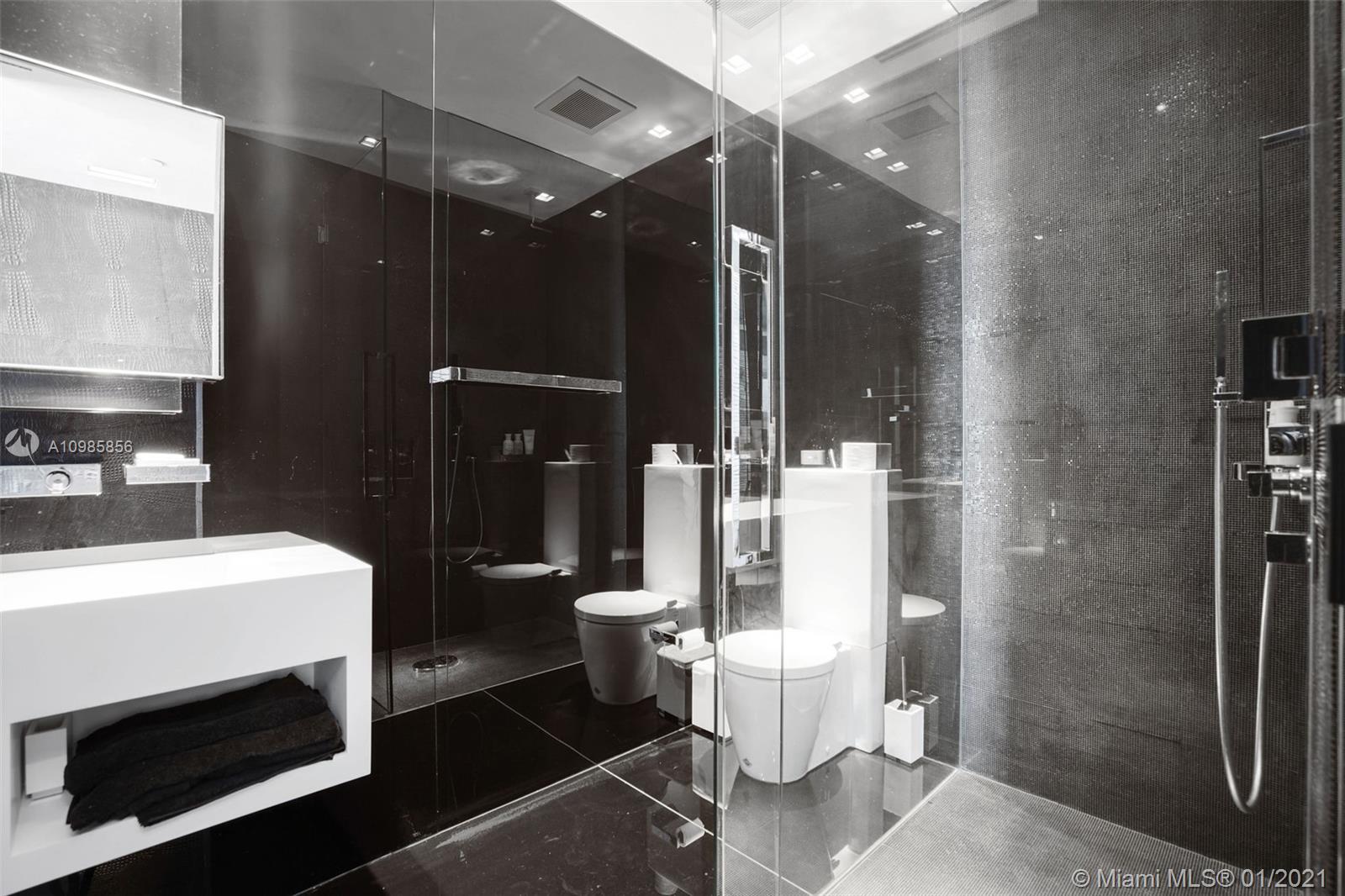 CONTINUUM ON SOUTH BEACH - Residential