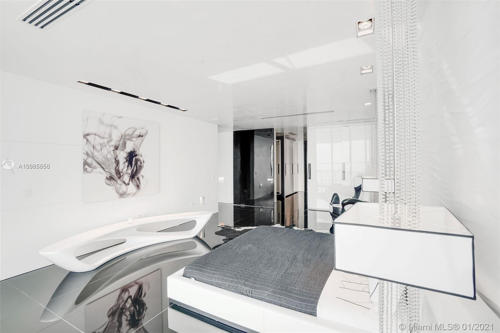 CONTINUUM ON SOUTH BEACH - Residential