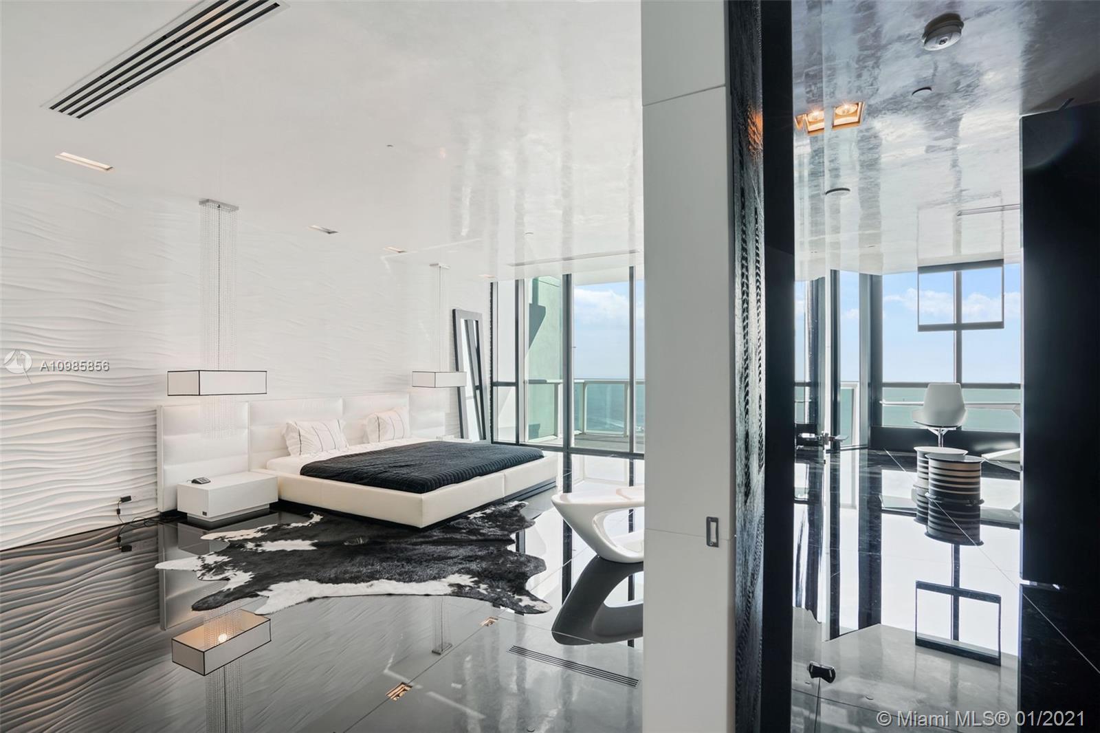 CONTINUUM ON SOUTH BEACH - Residential