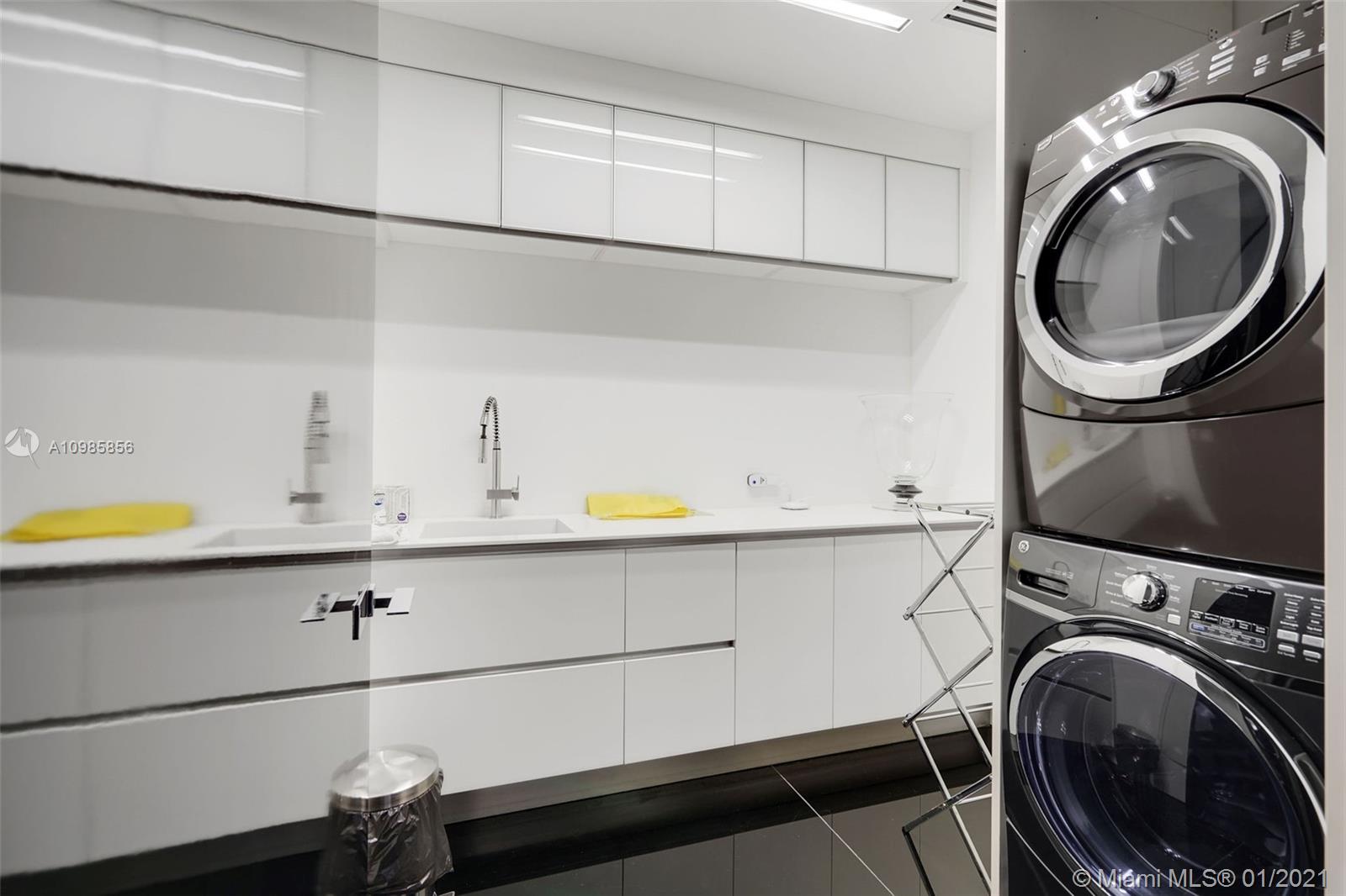 CONTINUUM ON SOUTH BEACH - Residential