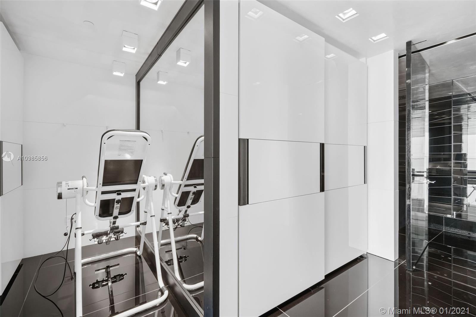 CONTINUUM ON SOUTH BEACH - Residential