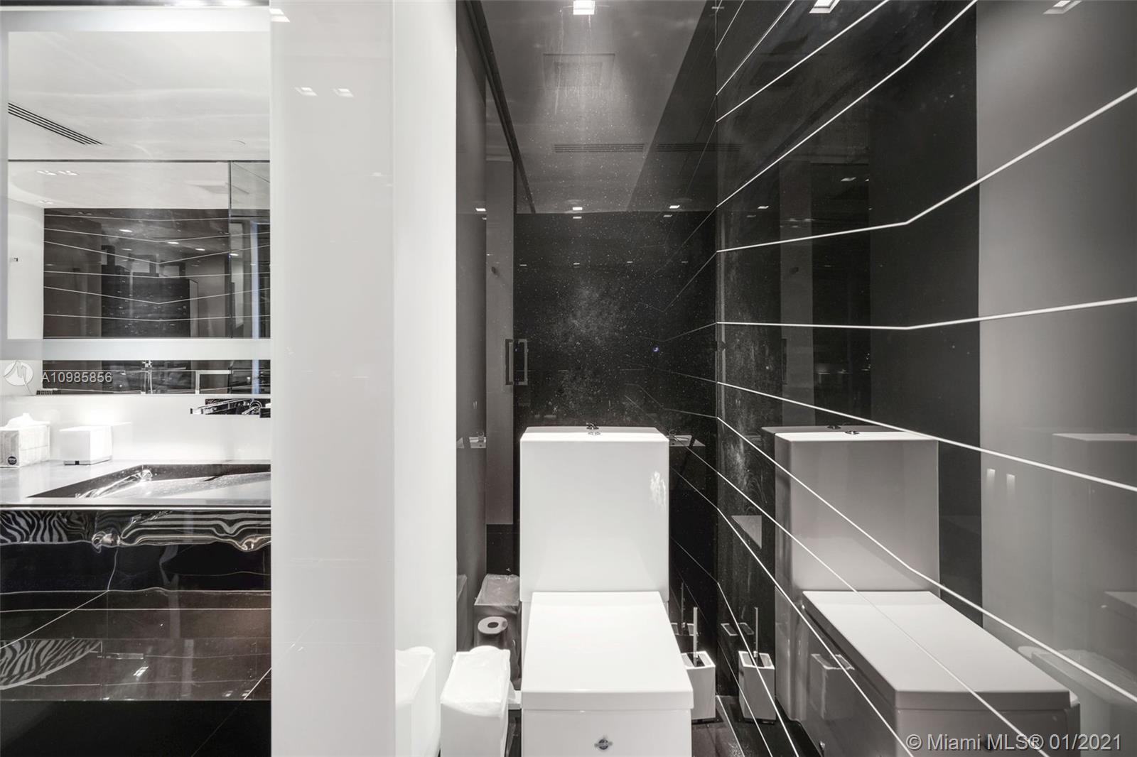 CONTINUUM ON SOUTH BEACH - Residential