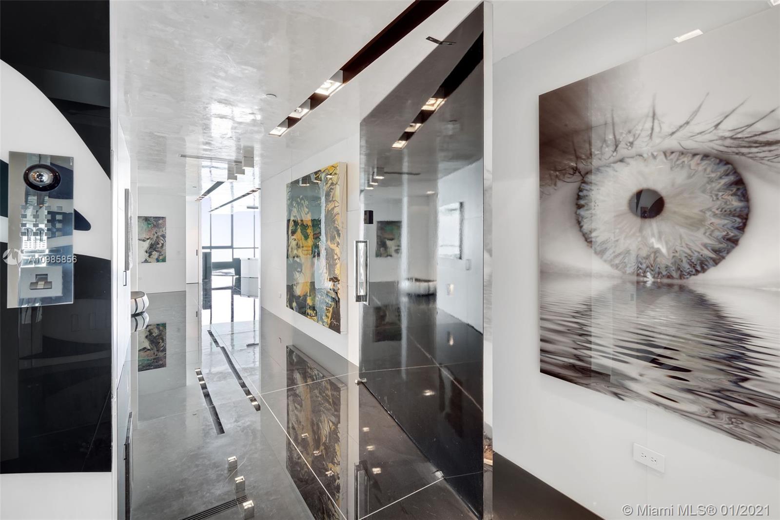 CONTINUUM ON SOUTH BEACH - Residential