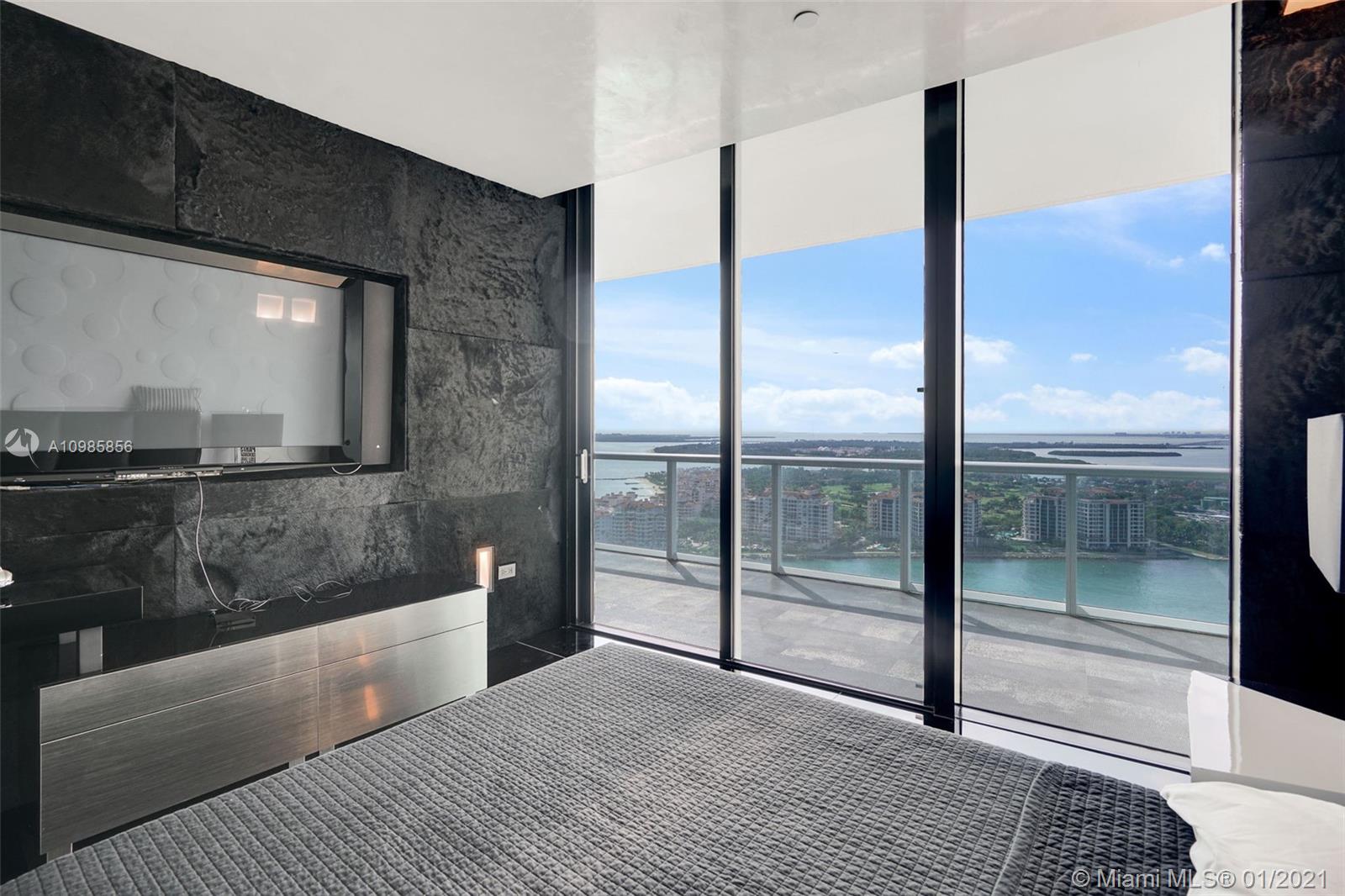 CONTINUUM ON SOUTH BEACH - Residential