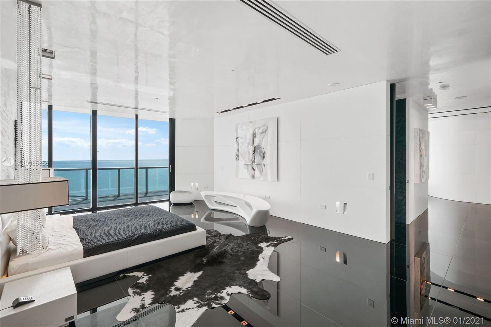 CONTINUUM ON SOUTH BEACH - Residential
