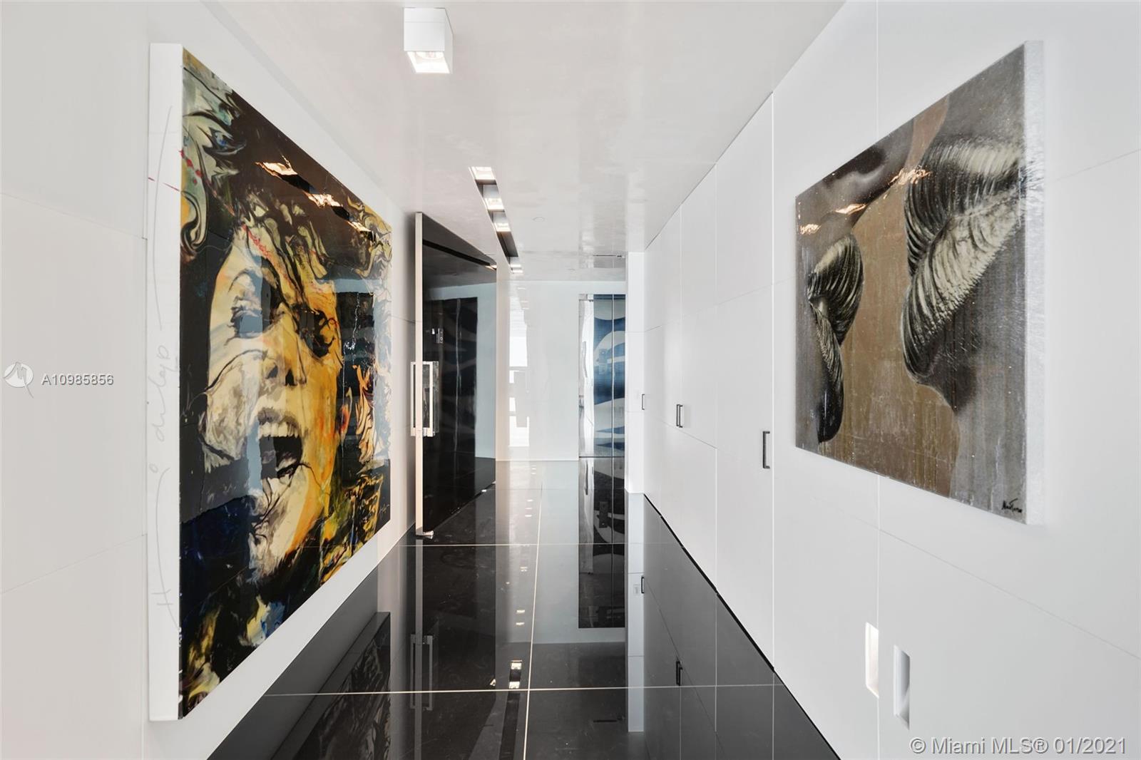 CONTINUUM ON SOUTH BEACH - Residential