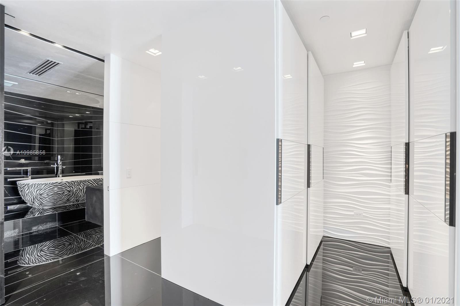 CONTINUUM ON SOUTH BEACH - Residential