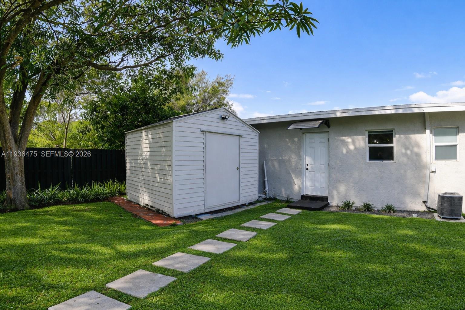 LAUDERDALE MANORS ADD - Residential