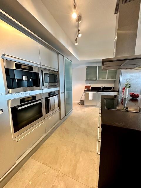 TRUMP ROYALE CONDO - Residential Lease