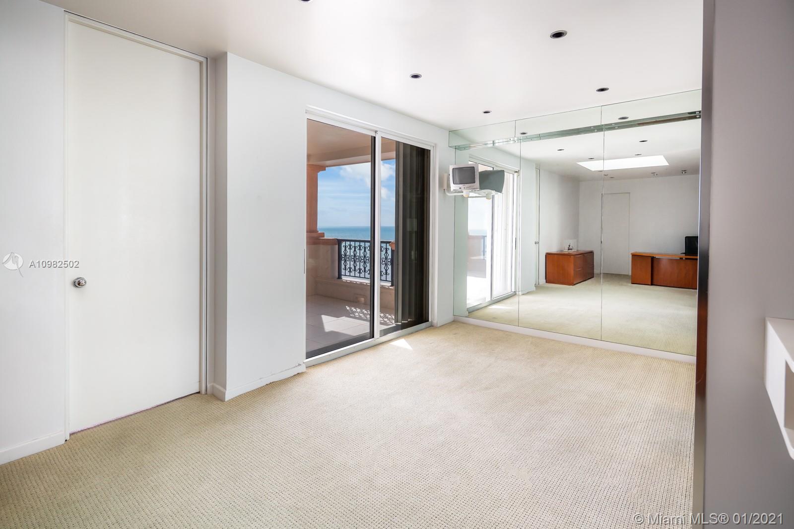 OCEANSIDE FISHER ISL COND - Residential