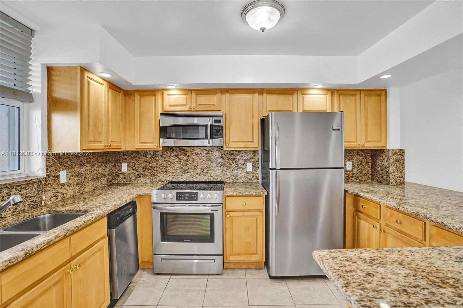 3100 NE 49th St 1009