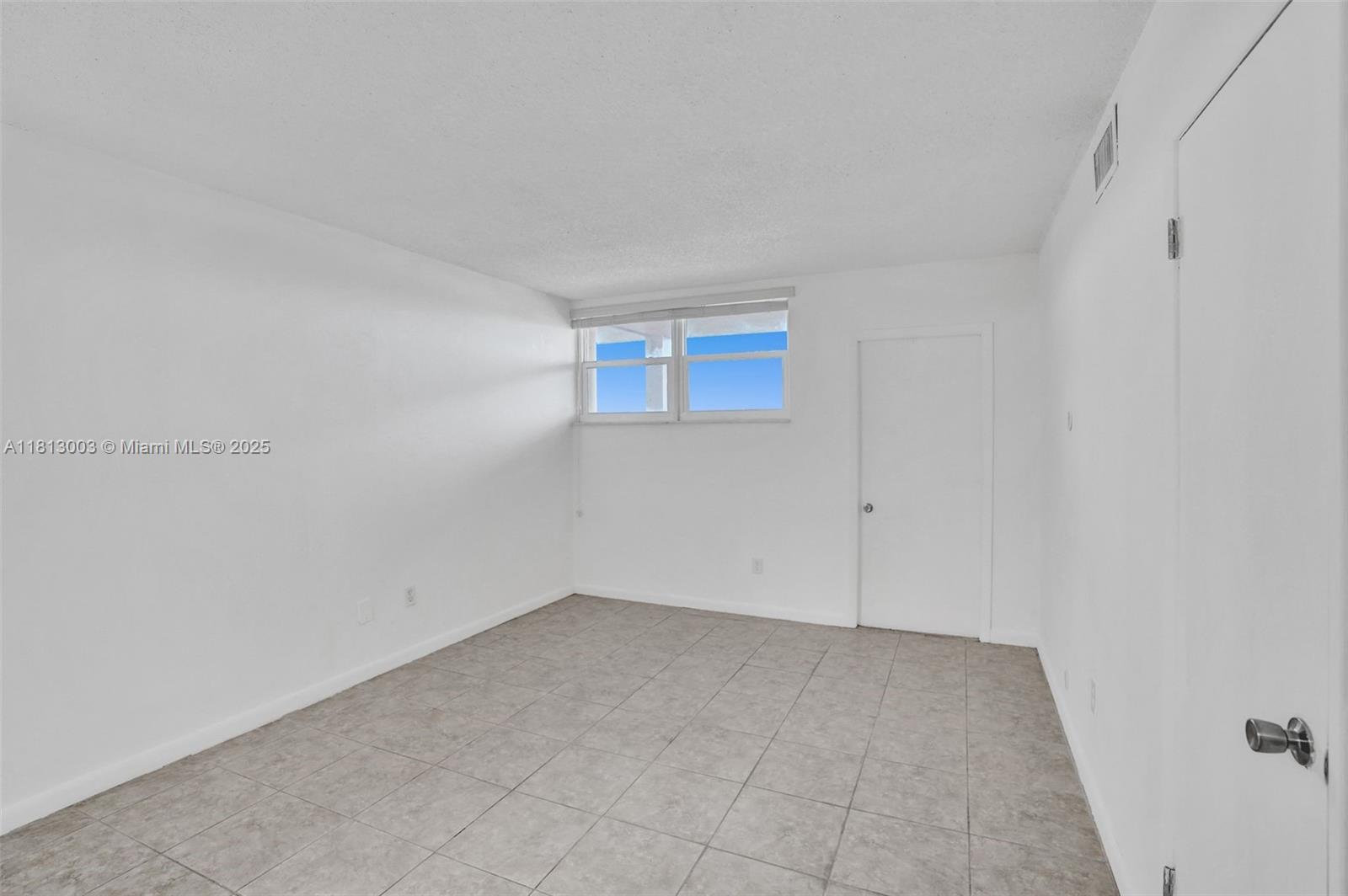 ROYAL MARINER CONDO - Residential Lease