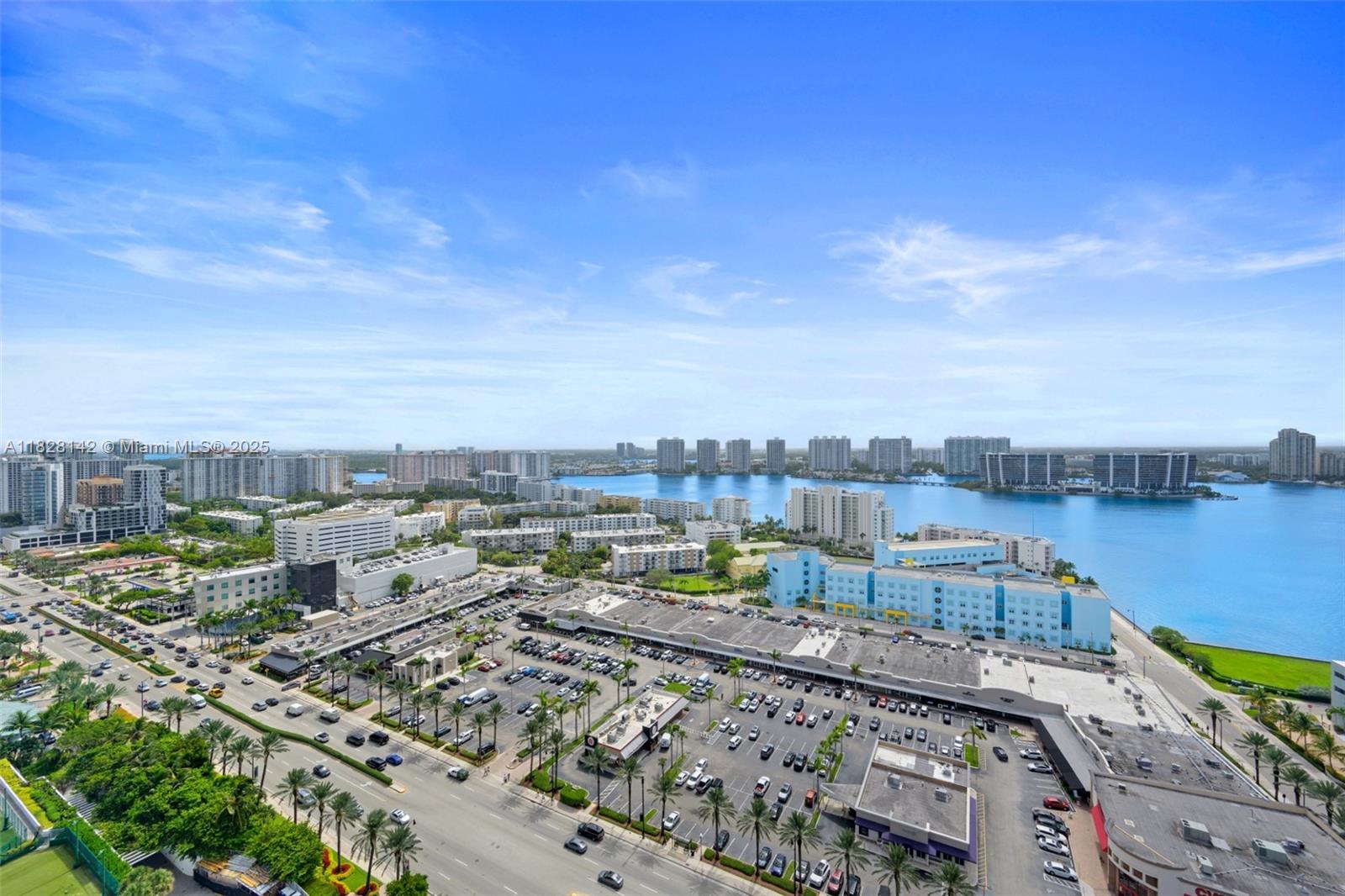 Come and see the ideal Beautiful & Modern Oceanfront Apartment! Floor Plan & Apartment in the luxurious Trump Royale Beach.
This high-rise apartment in the beach offers stunning ocean views, expansive terraces, and great amenities and lifestyle