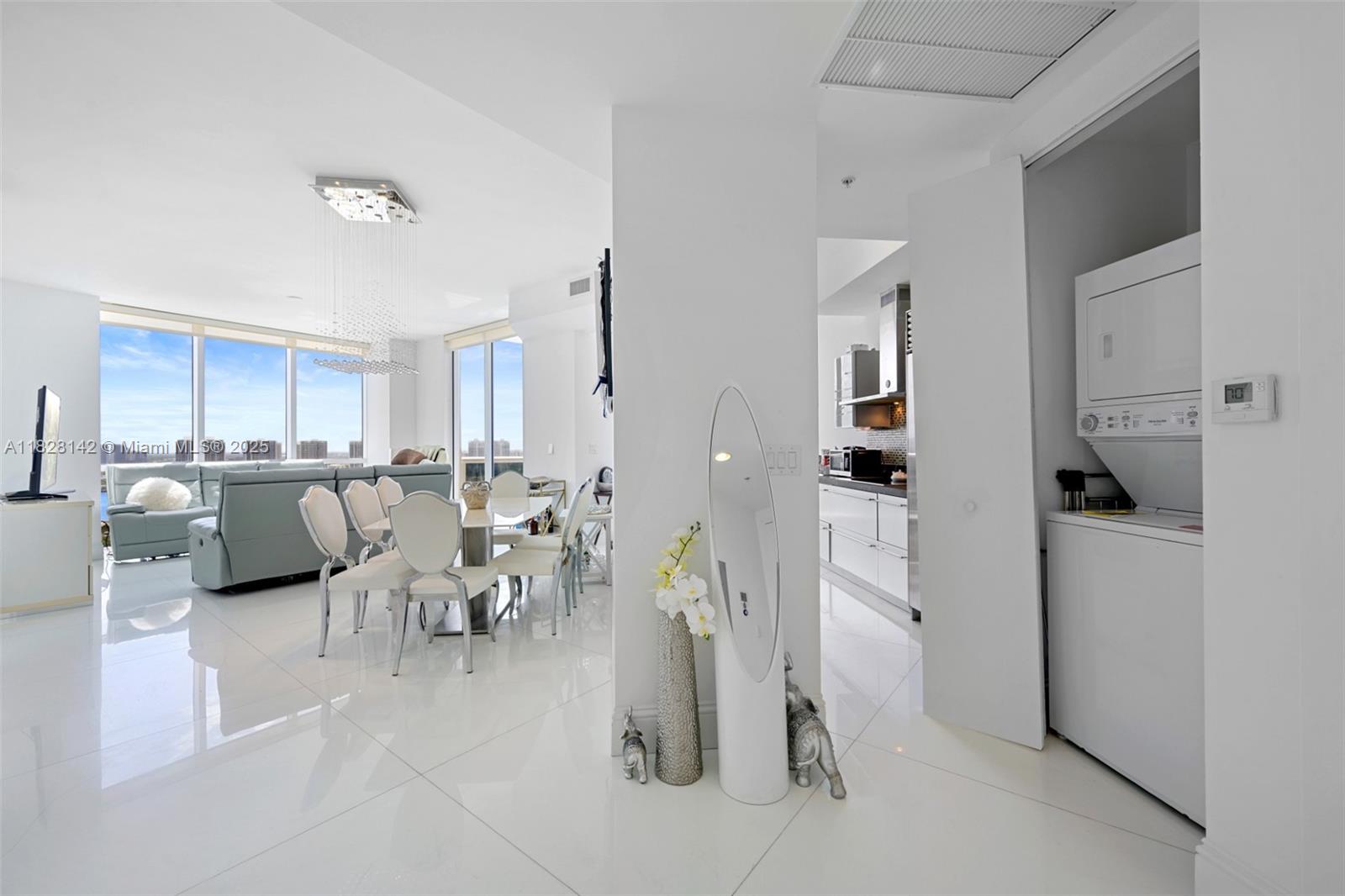 TRUMP ROYALE CONDO - Residential