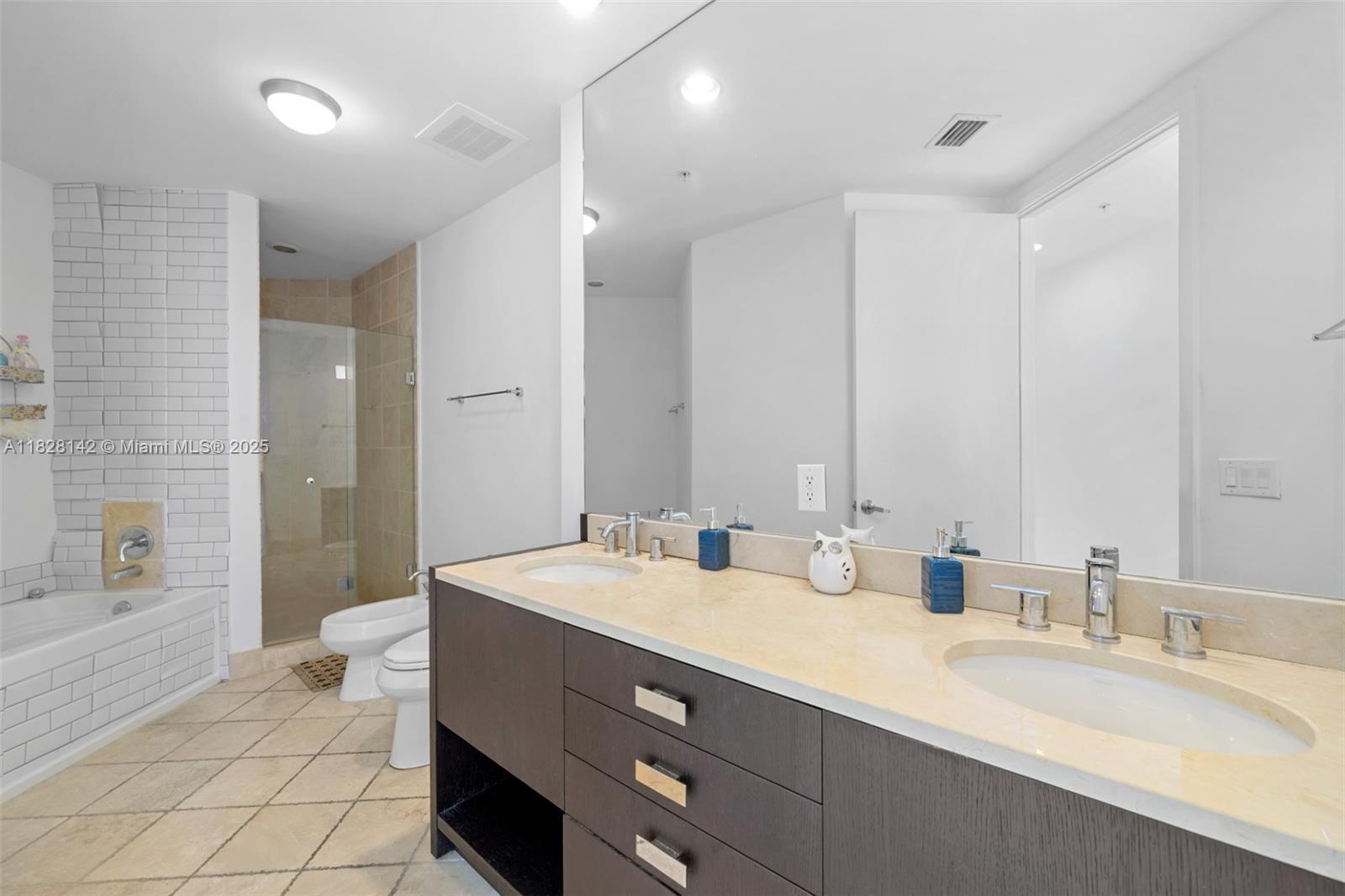 TRUMP ROYALE CONDO - Residential