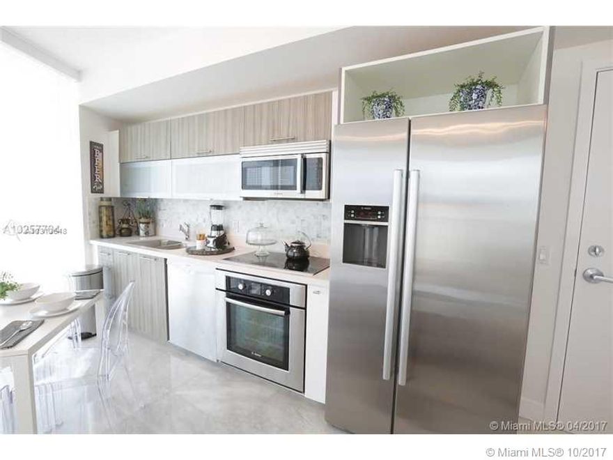 UNFURNISHED lovely pied a terre one block form the beach. Private elevator directly to your unit. Enjoy 2 large balconies from your bedroom and from the living room. Beautiful pool overlooking the bay. Fitness center, sauna
State of the art kitchen with Bosch appliances. Washer/dryer in the unit. 1 year rental minimum