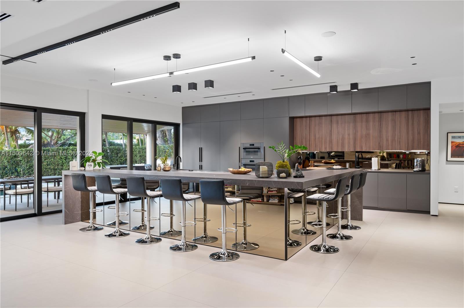 MIAMI LAKES - LOCH LOMOND - Residential