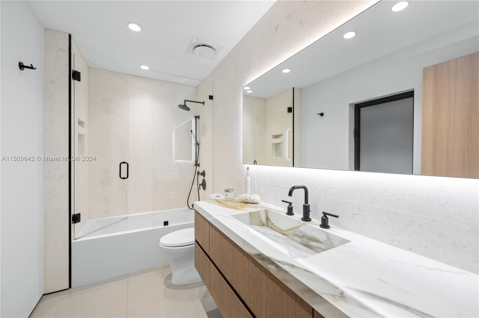 MIAMI LAKES - LOCH LOMOND - Residential