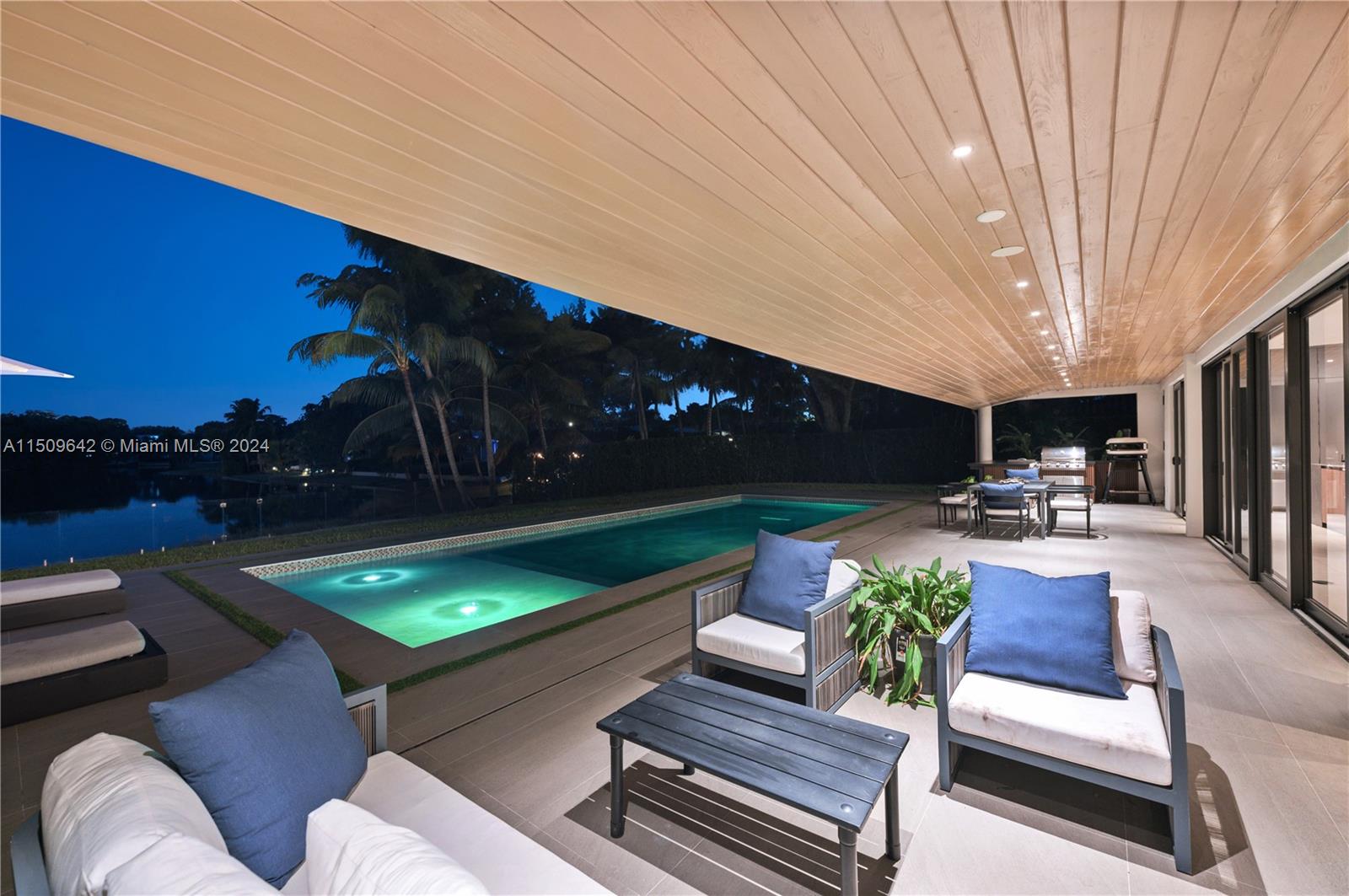 MIAMI LAKES - LOCH LOMOND - Residential