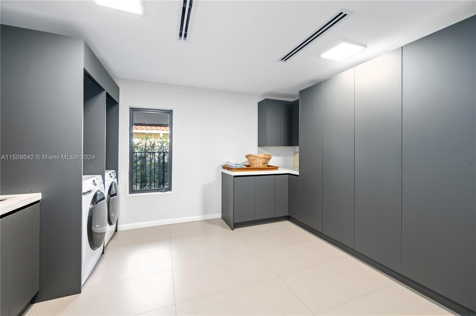 MIAMI LAKES - LOCH LOMOND - Residential