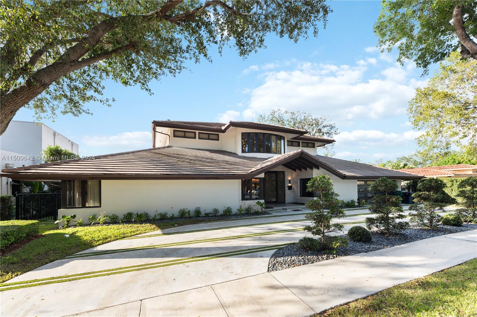 MIAMI LAKES - LOCH LOMOND - Residential