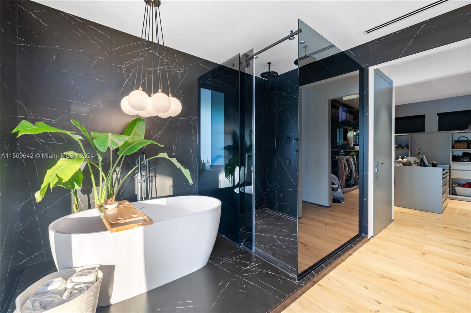 MIAMI LAKES - LOCH LOMOND - Residential