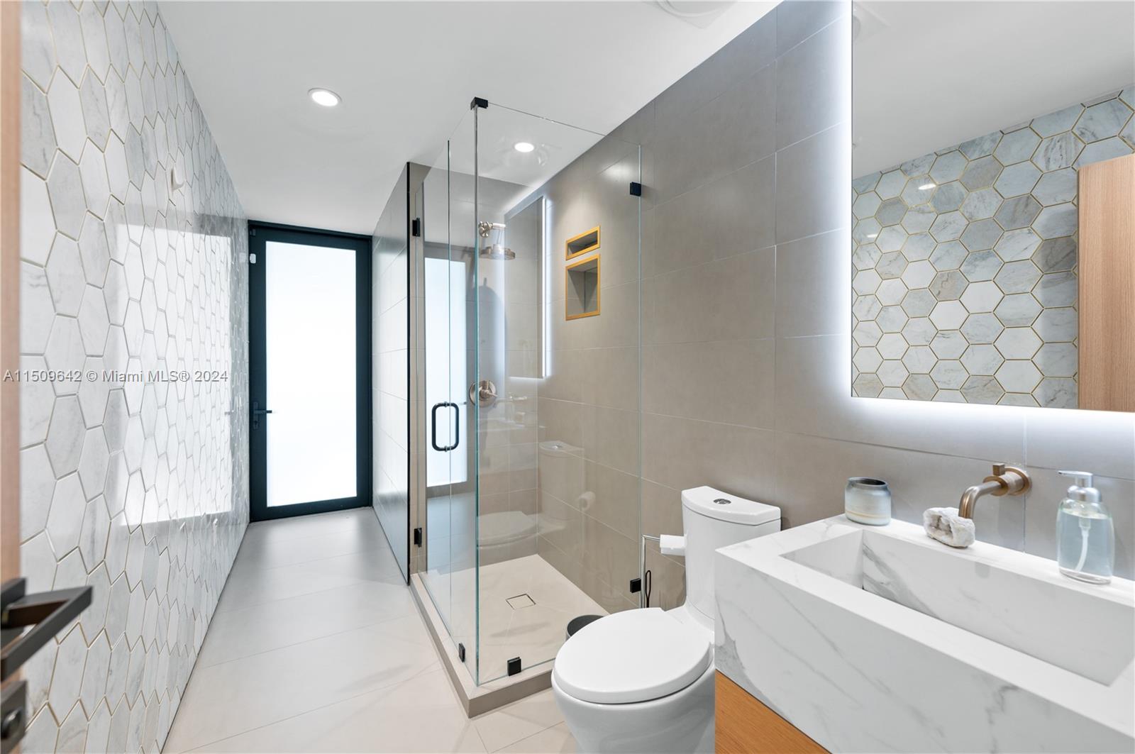 MIAMI LAKES - LOCH LOMOND - Residential