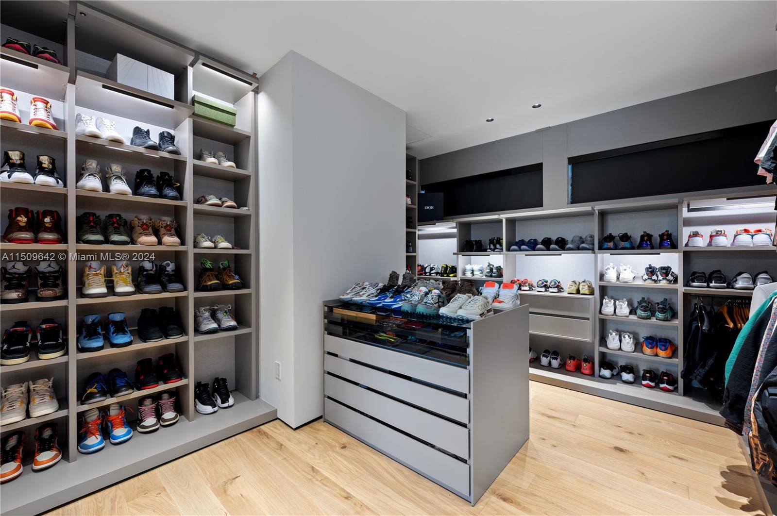 MIAMI LAKES - LOCH LOMOND - Residential