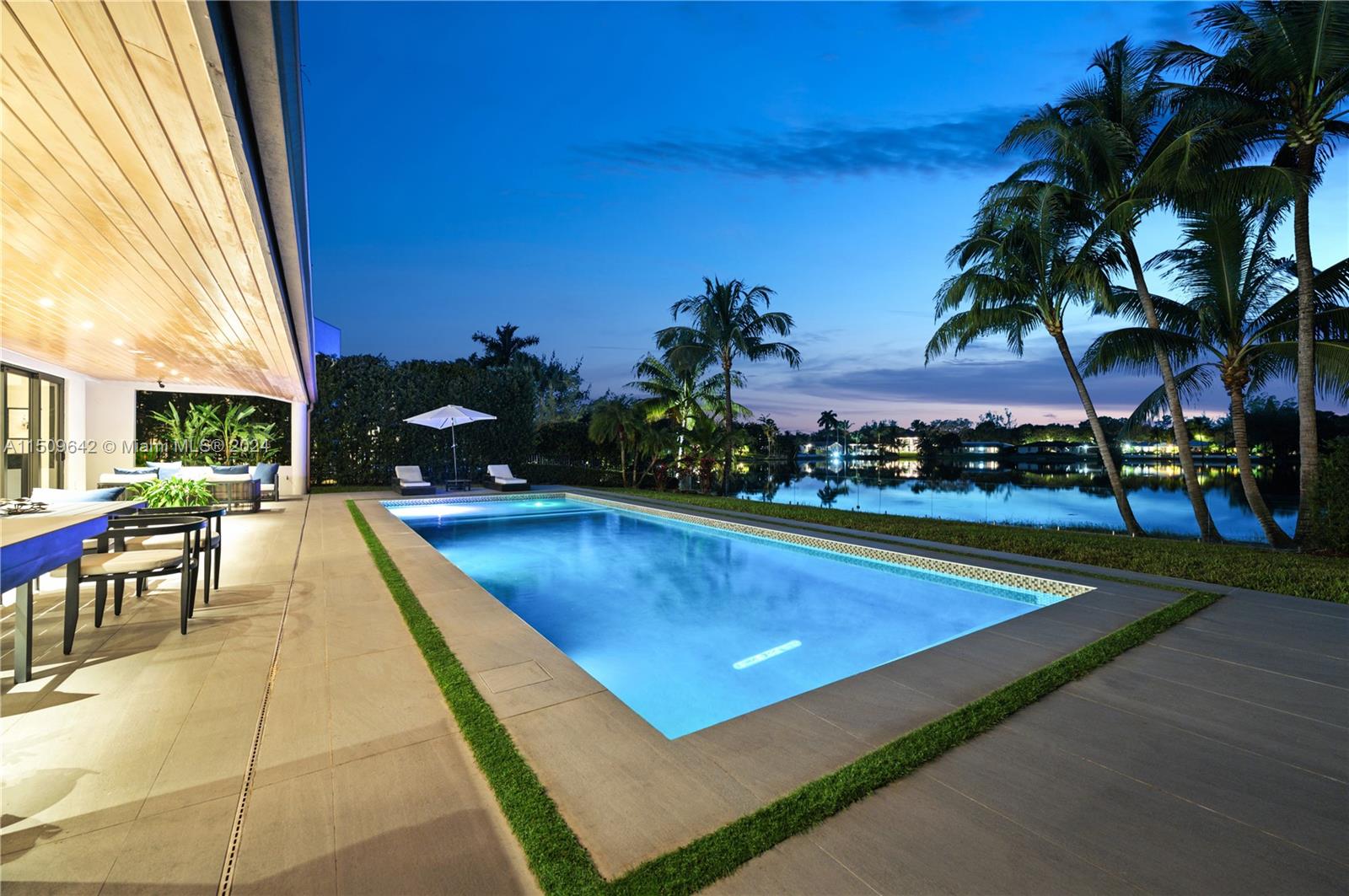 MIAMI LAKES - LOCH LOMOND - Residential