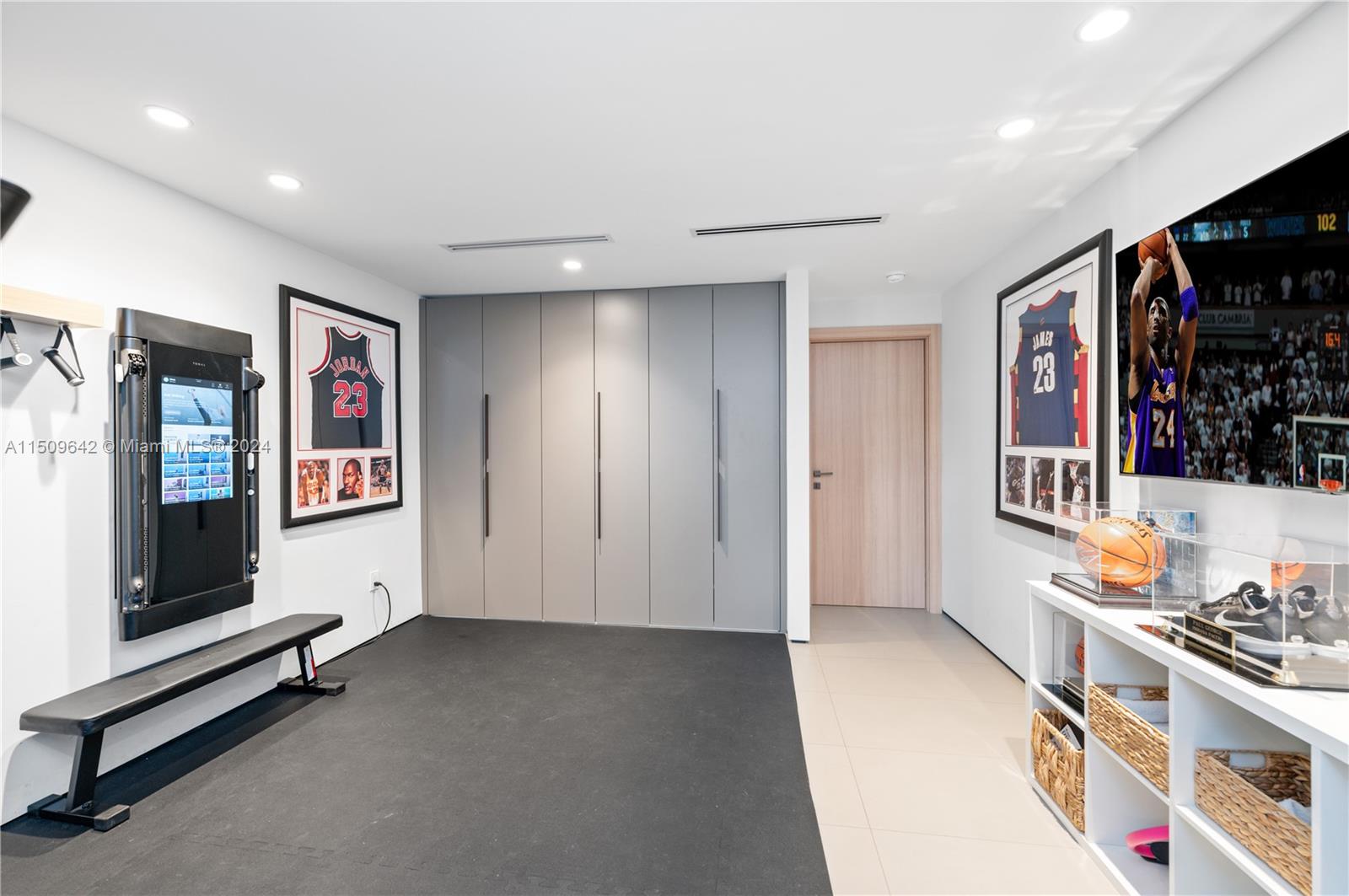 MIAMI LAKES - LOCH LOMOND - Residential