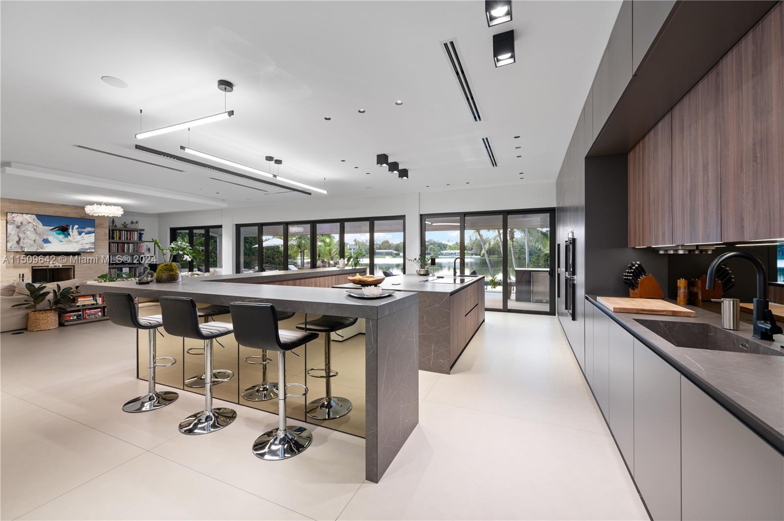 MIAMI LAKES - LOCH LOMOND - Residential