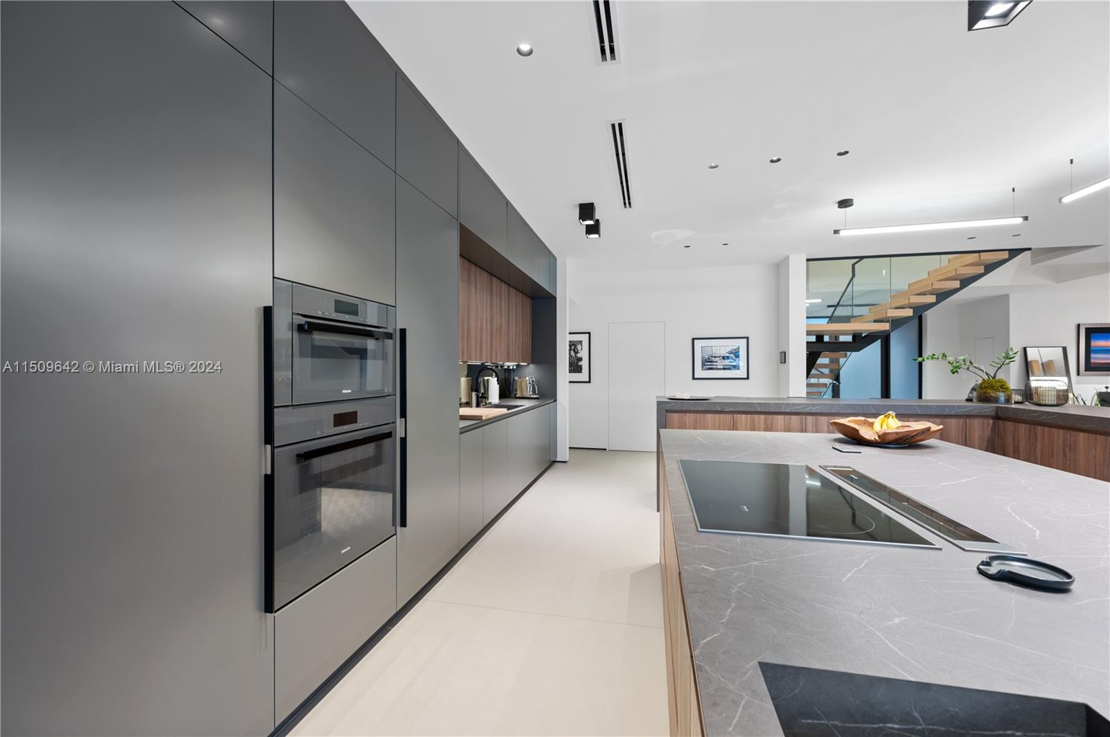 MIAMI LAKES - LOCH LOMOND - Residential