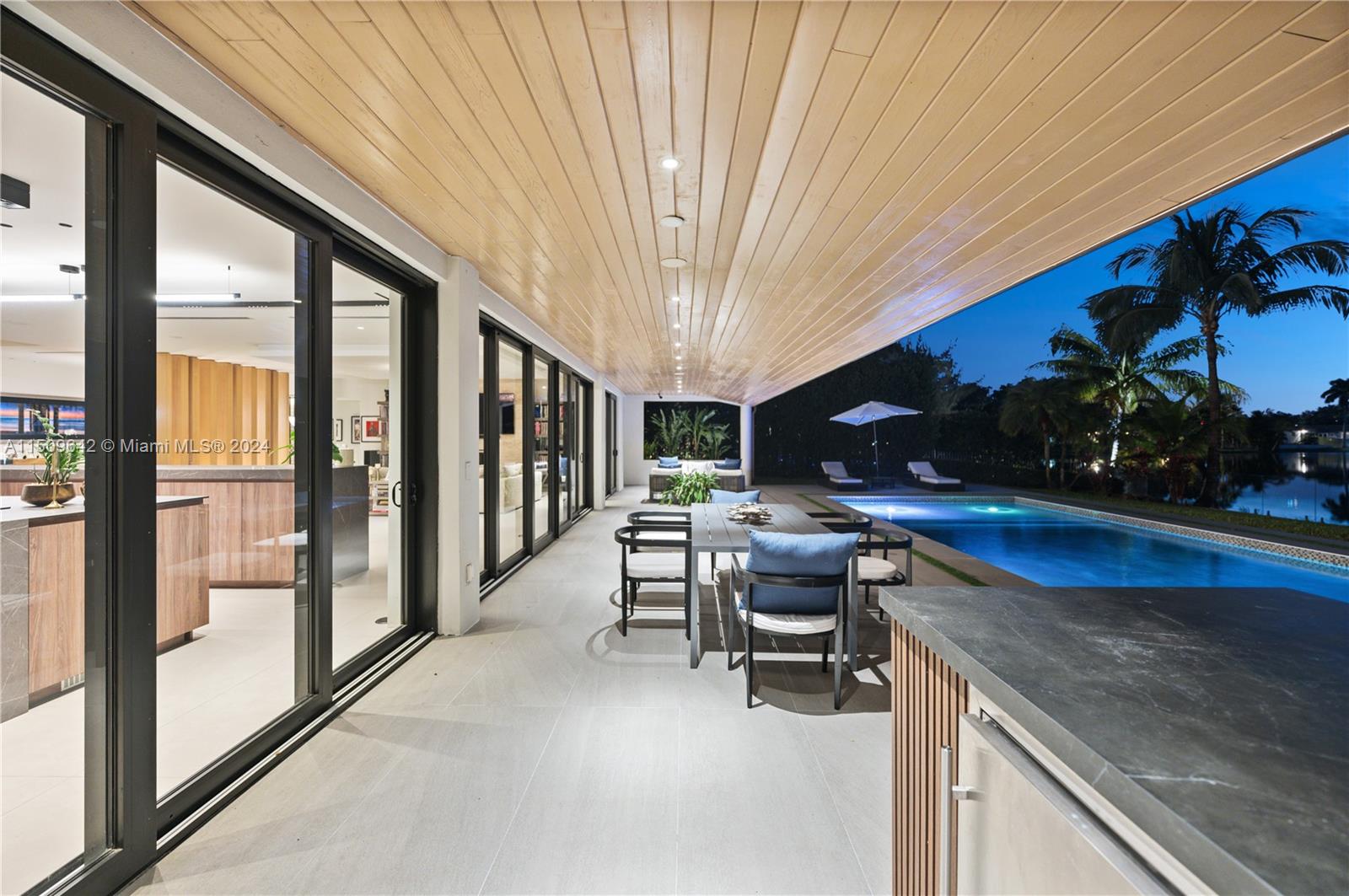 MIAMI LAKES - LOCH LOMOND - Residential