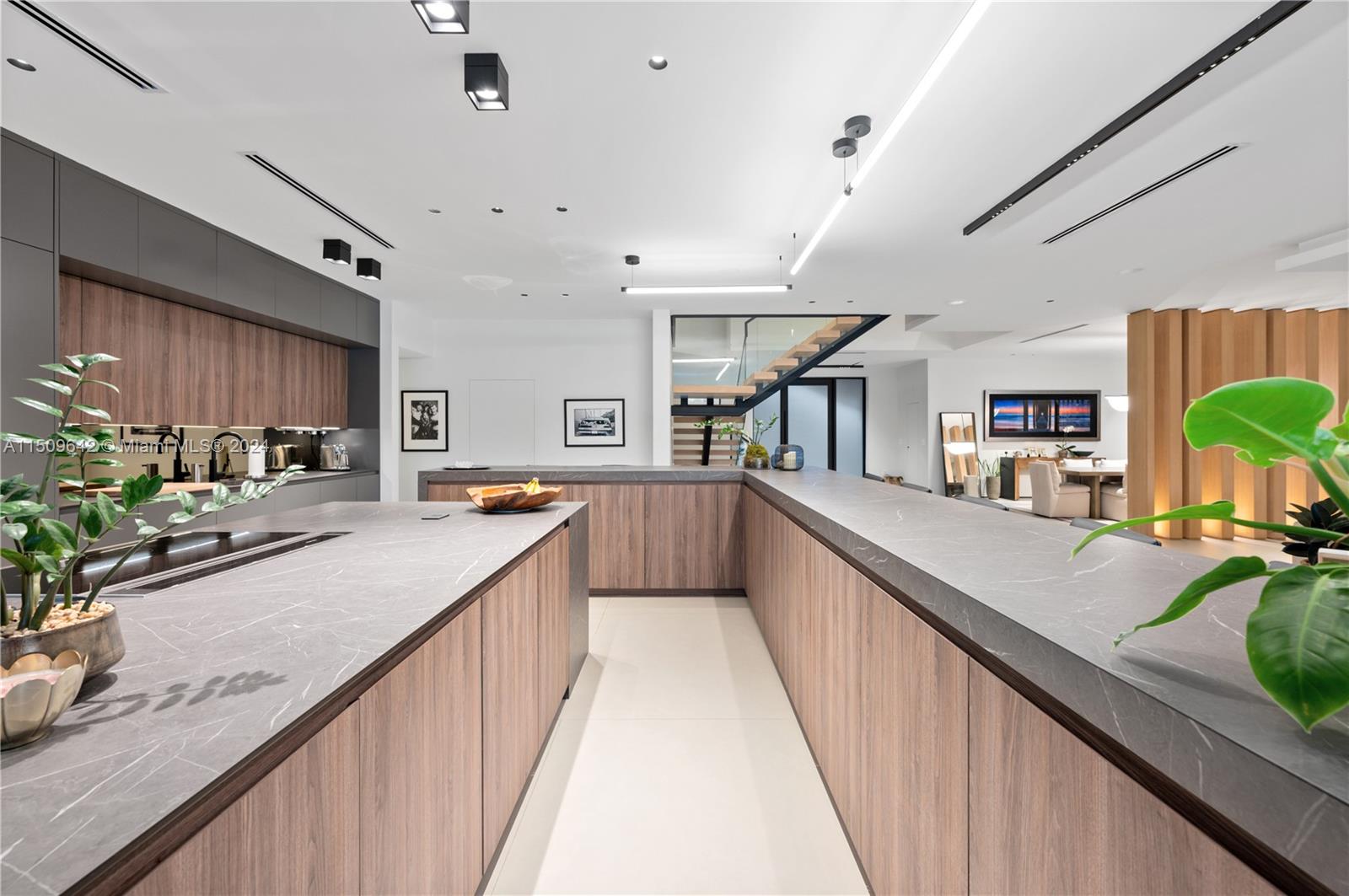 MIAMI LAKES - LOCH LOMOND - Residential