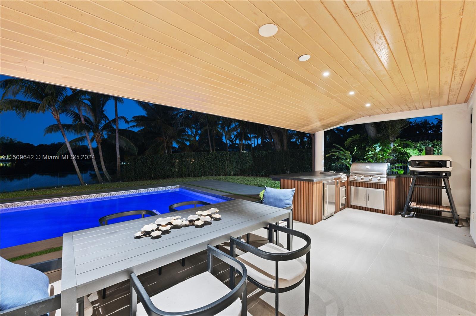 MIAMI LAKES - LOCH LOMOND - Residential