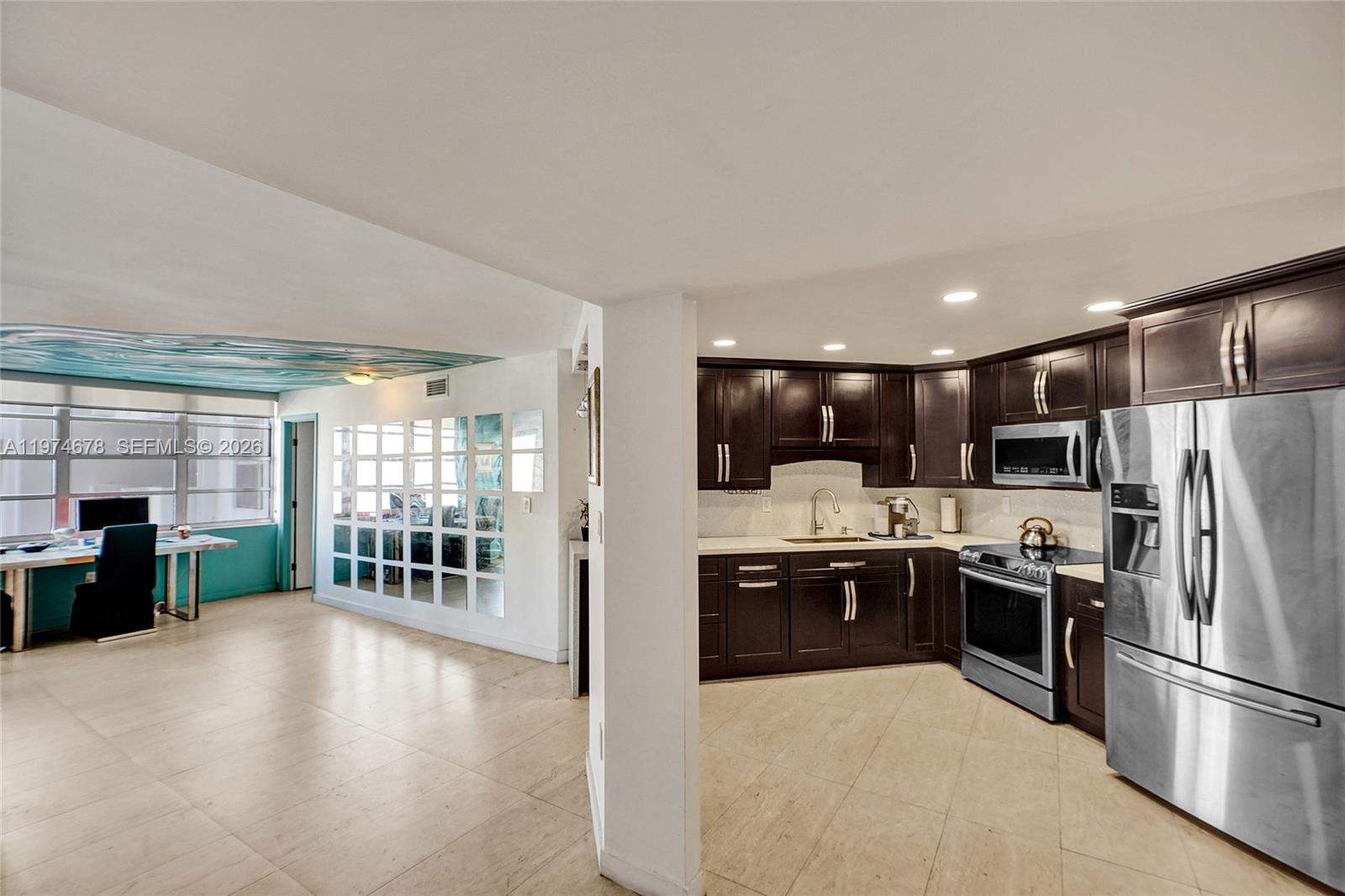 2750 NE 183rd St 406