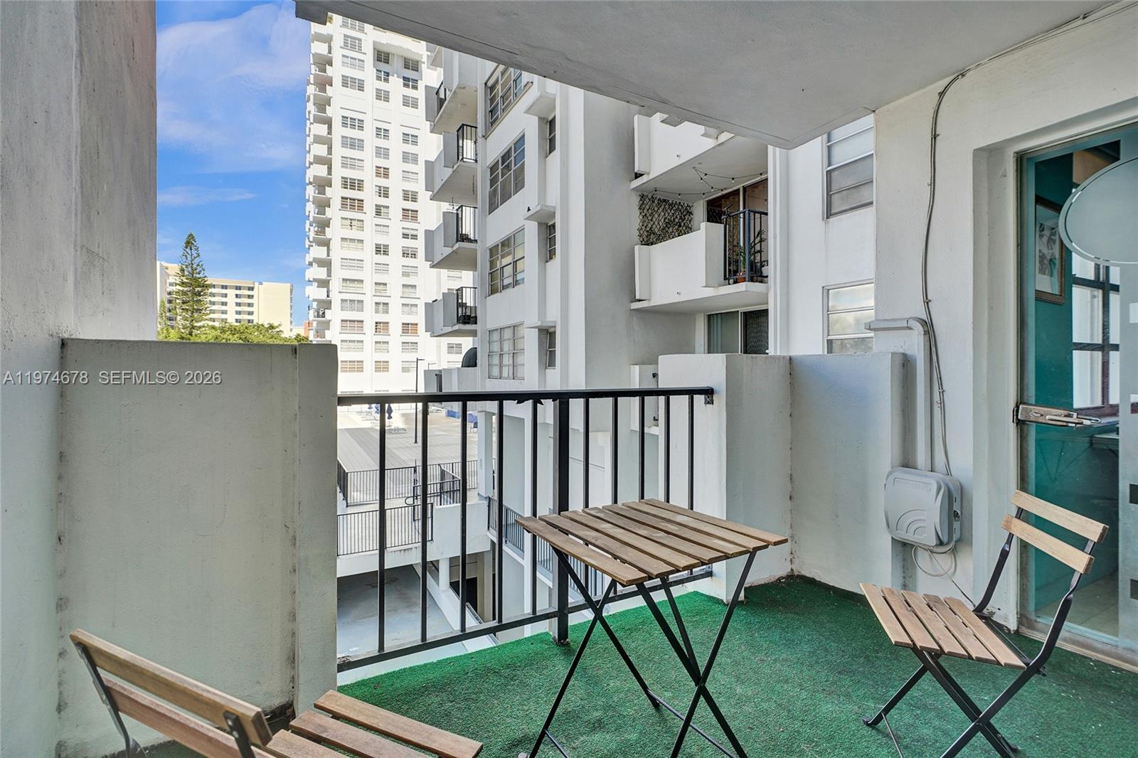 COMMODORE PLAZA CONDO - Residential