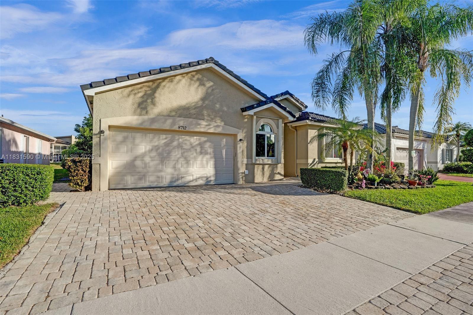 8712 NW 76th Dr