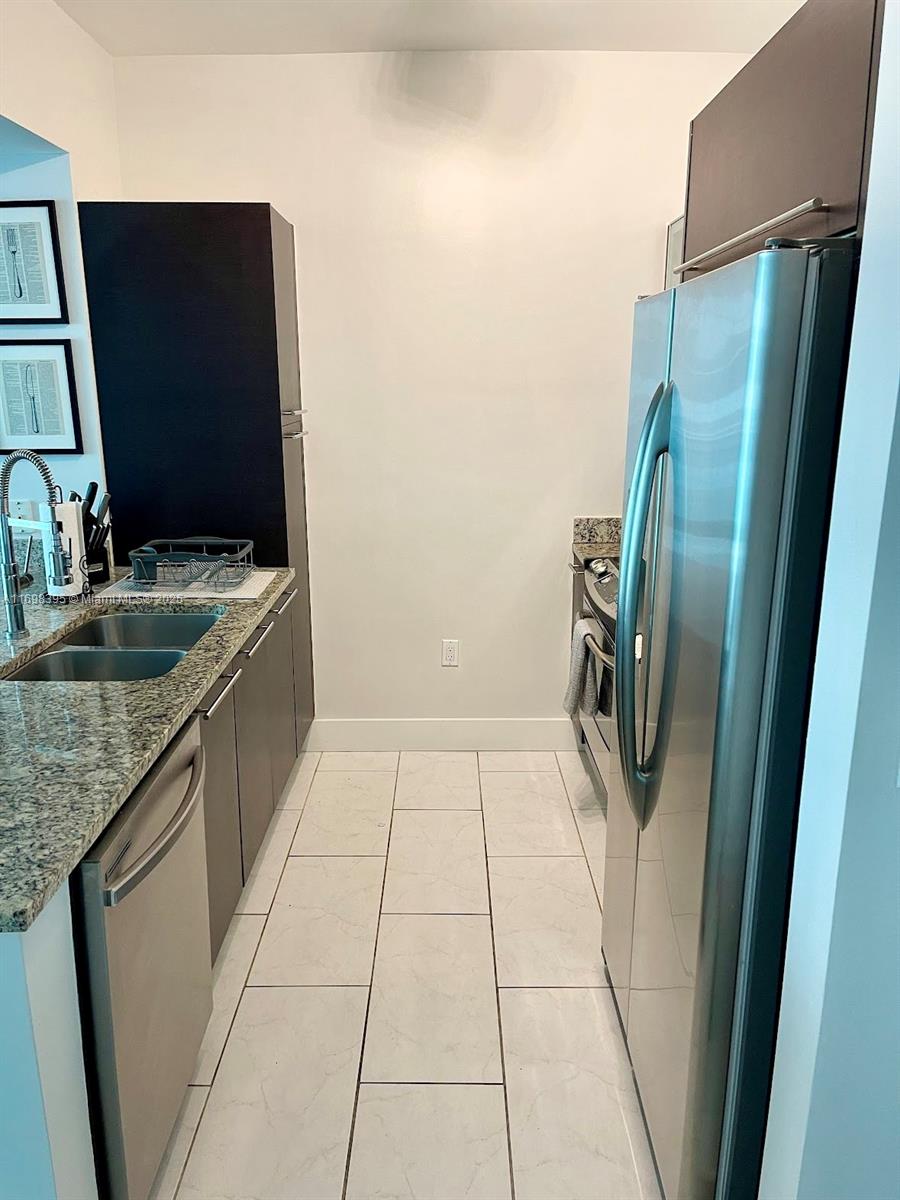 950 Brickell Bay Dr 802, Miami, FL, 33131/$406,000 4 950 Brickell Bay Dr 802