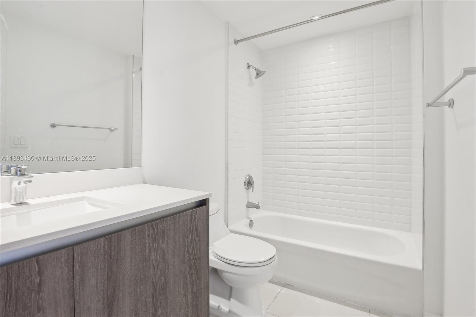 ENGLEWOOD - Residential Lease