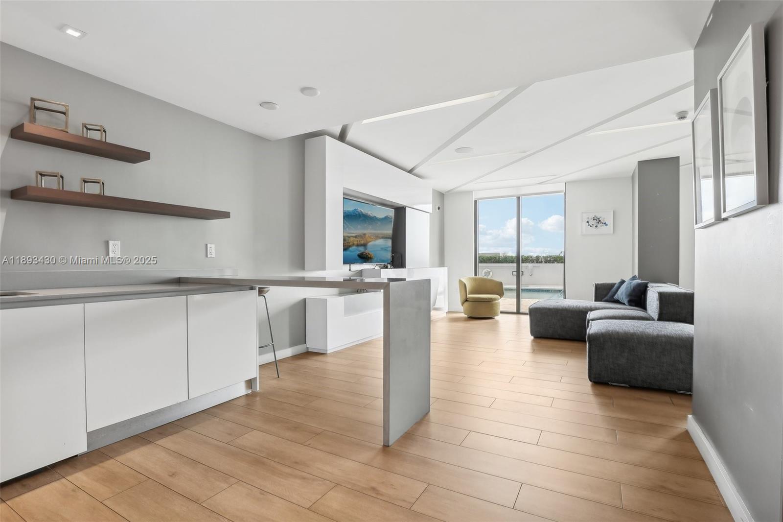 ENGLEWOOD - Residential Lease