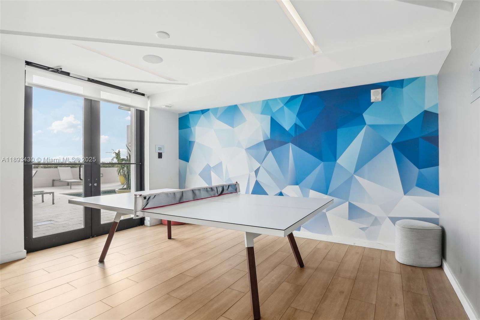 ENGLEWOOD - Residential Lease