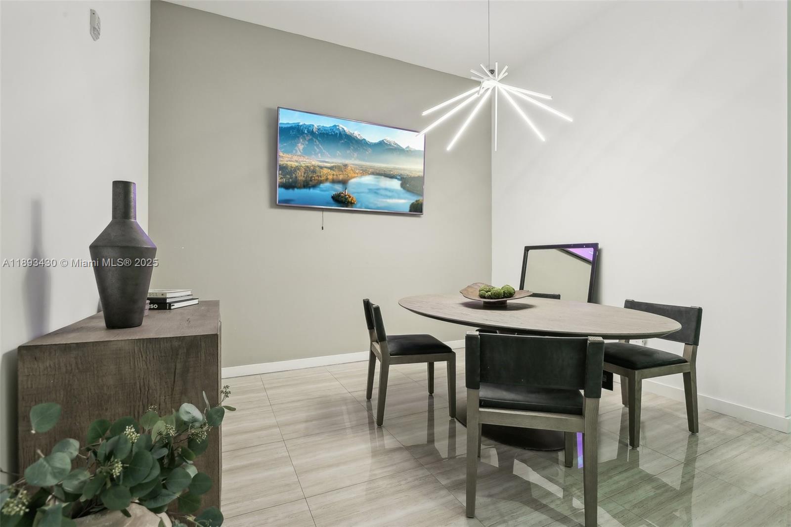 ENGLEWOOD - Residential Lease