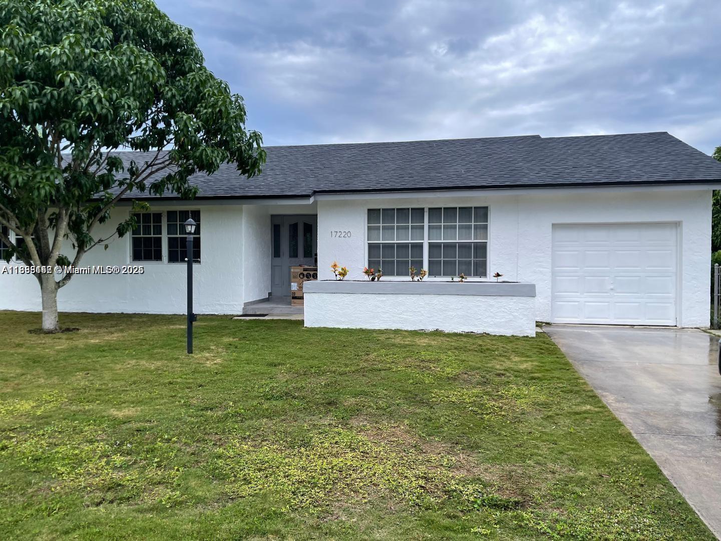 section 8 welcome. no hoa! Brand new roof. Spacious duplex in very sought-after Palmetto Bay. front unit is still available. rear unit is already rented. Conveniently located close to US 1, Old cutler Rd and near shopping malls, restaurants, and a few blocks away from Palmetto Bay park. fenced side yard great for Pets.