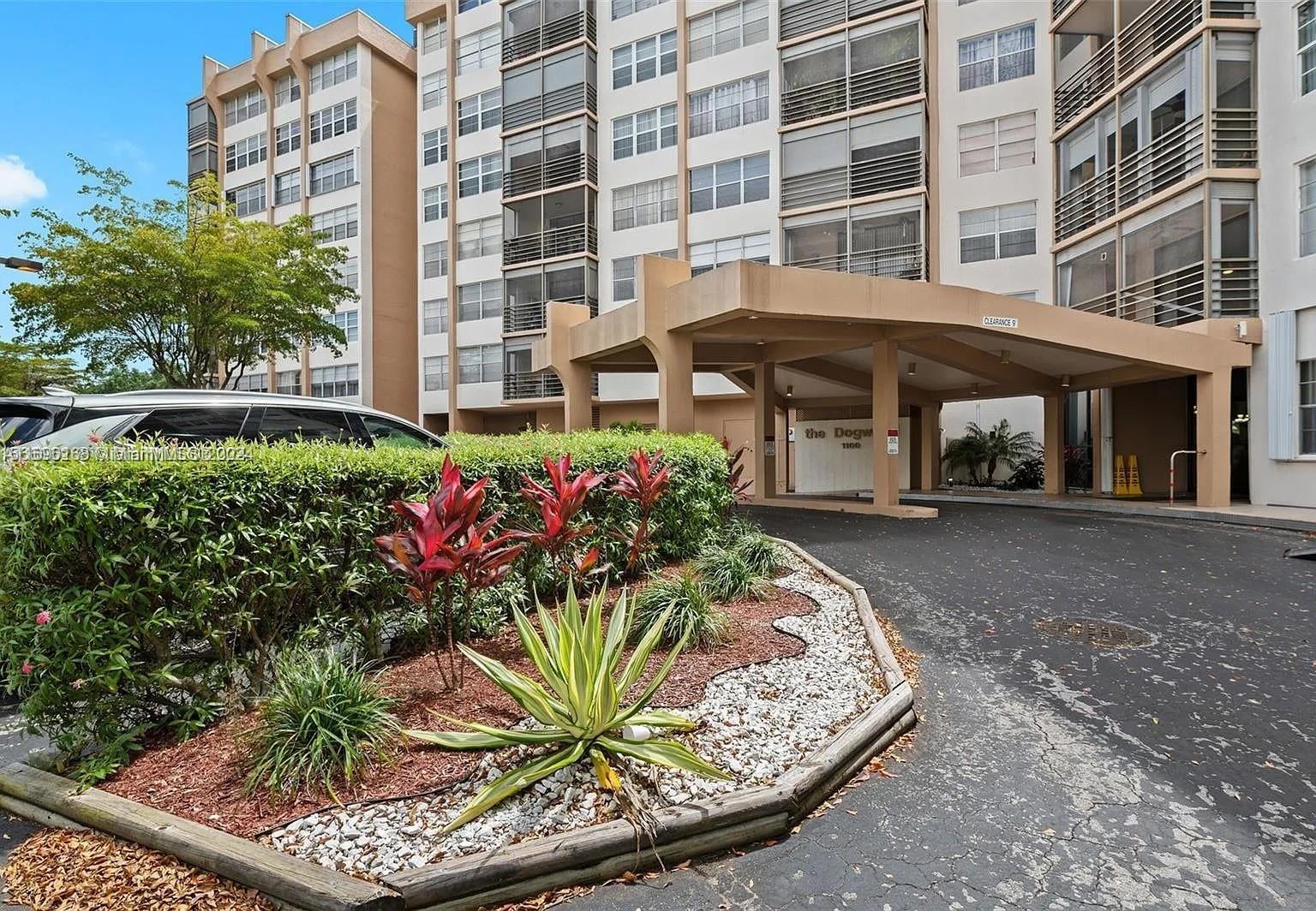 Property for Sale at 1100 Saint Charles Pl 203, Pembroke Pines, Miami-Dade County, Florida - Bedrooms: 2 
Bathrooms: 2  - $150,000