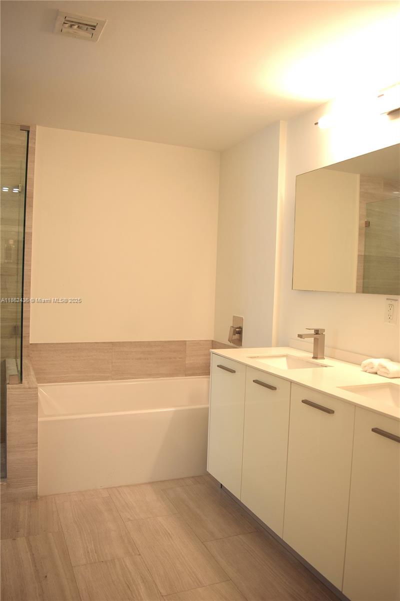 BRICKELLHOUSE CONDO - Residential