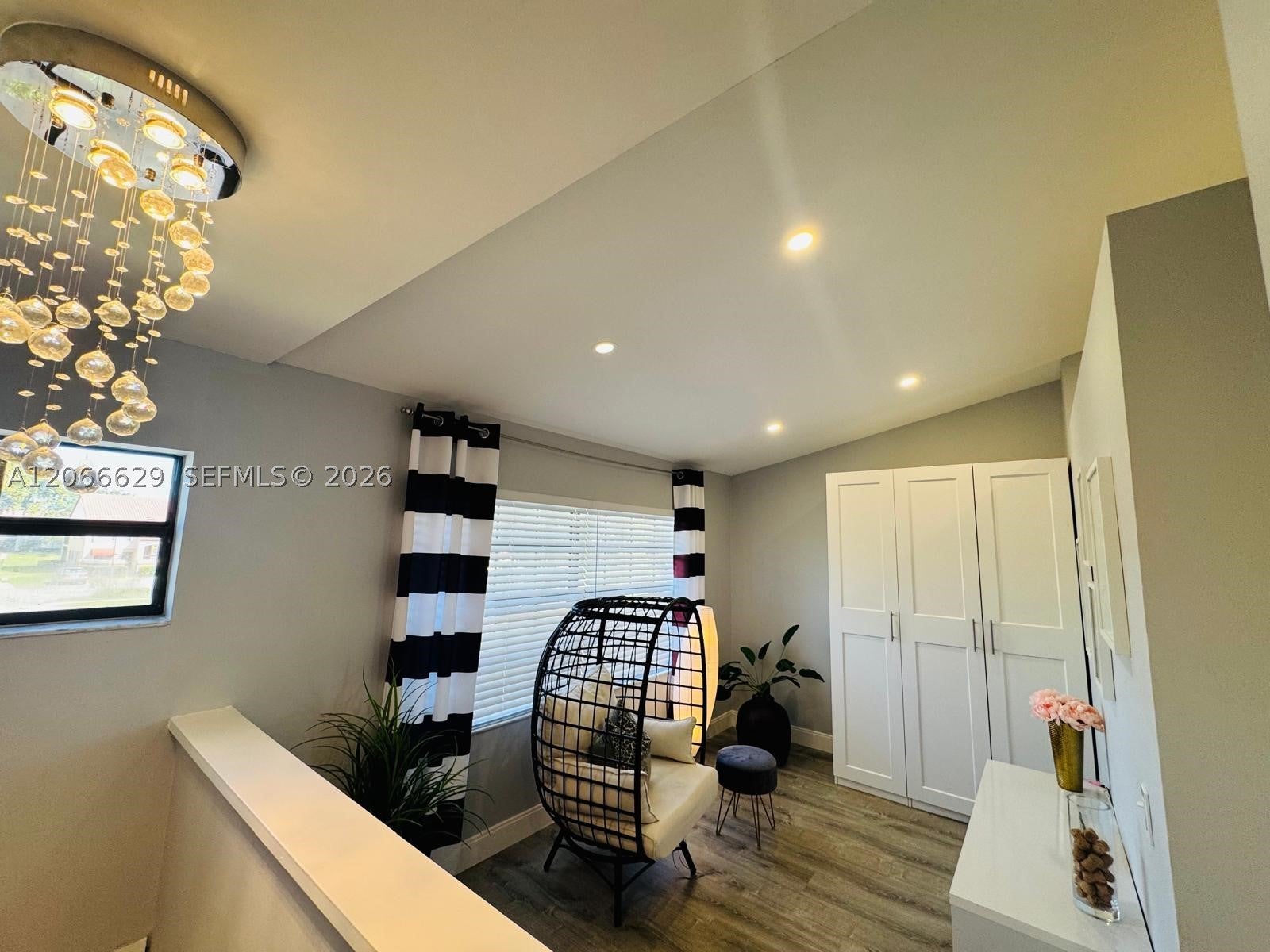 206 Liberty Ct .