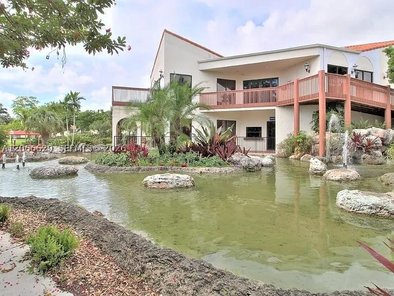 206 Liberty Ct .