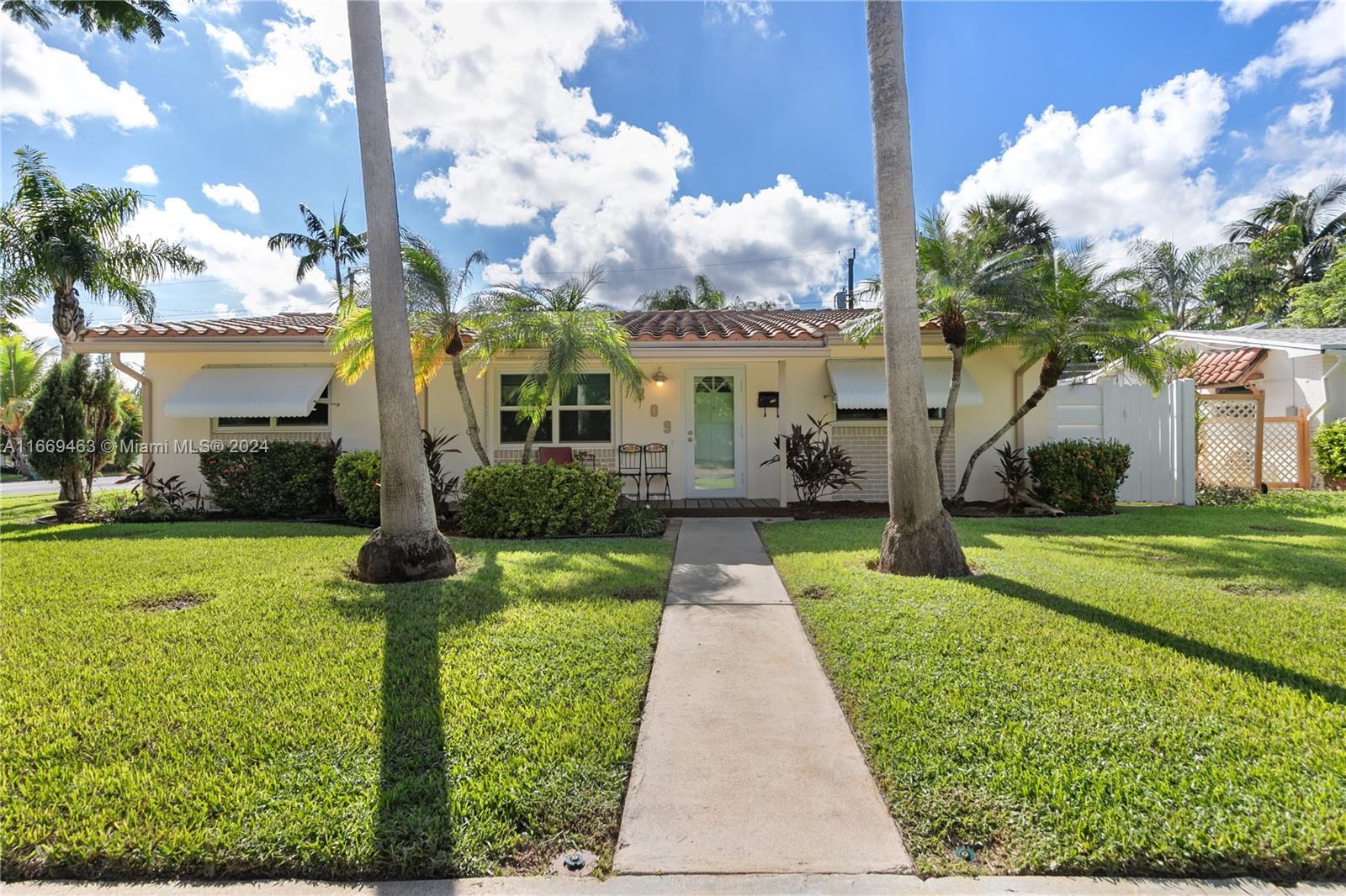 809 Nw 8th Ave, Dania Beach, Miami-Dade County, Florida - 3 Bedrooms  
2 Bathrooms - 