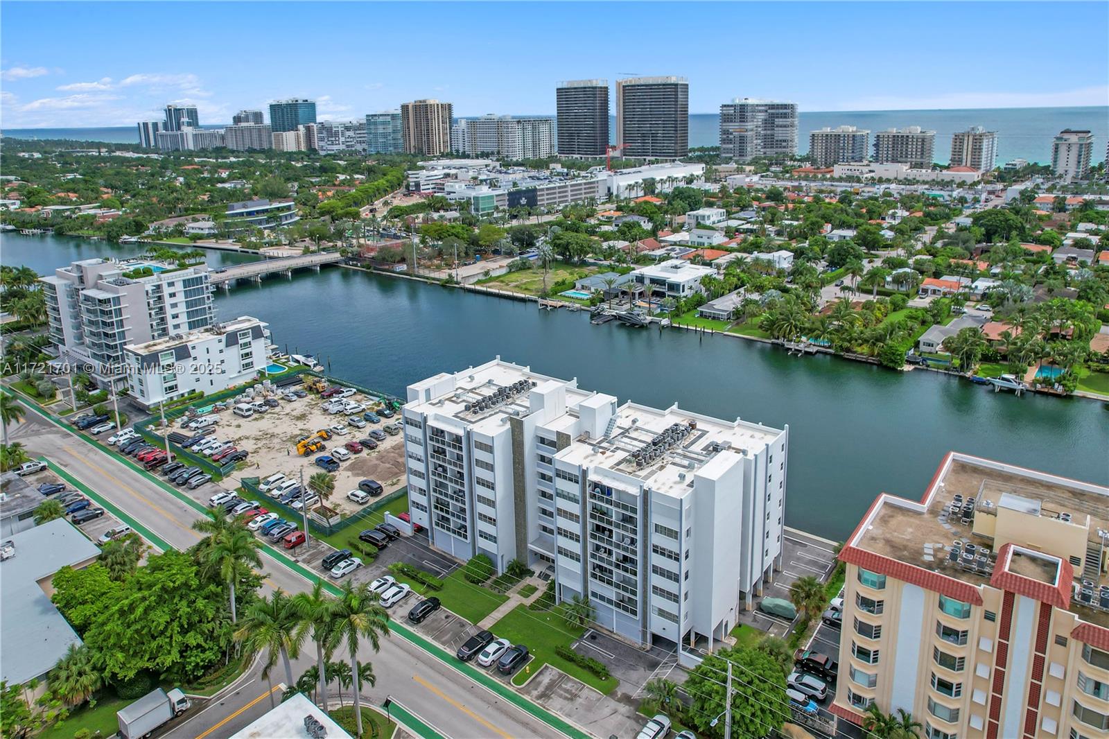 9381 E Bay Harbor Dr 401N